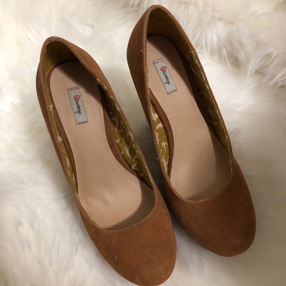 NWOT Wedge pumps